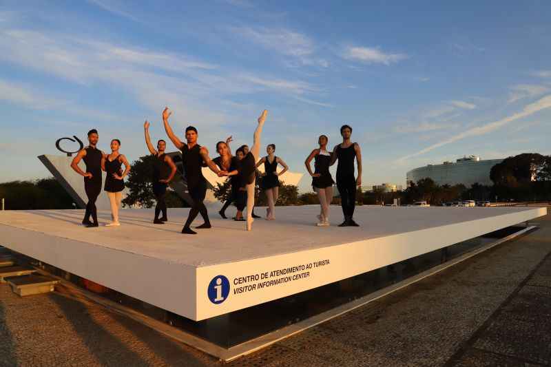 Grupo Bailarinos de Brasília farão apresentação a partir das 16h30 deste sábado (13/7), na Praça dos Três Poderes