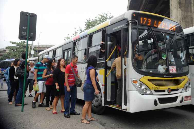 A queda de preços de 0,25% dos alimentos e de 0,31% dos transportes conteve a inflação em junho