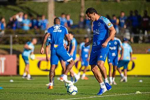 O atacante Fred não faz gol há nove partidas, preocupando a torcida celeste