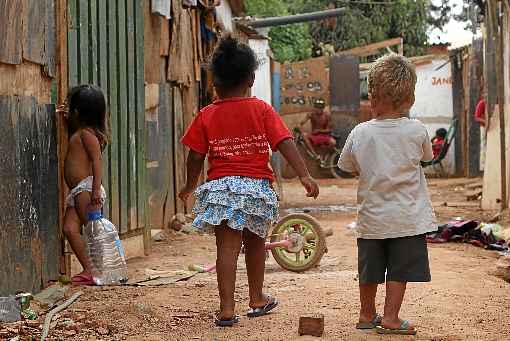 Crianças são as mais atingidas, pois, nos locais mais pobres, a taxa de fertilidade é maior