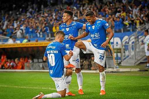 Escalado de última hora, o atacante Pedro Rocha (32) foi protagonista na vitória celeste