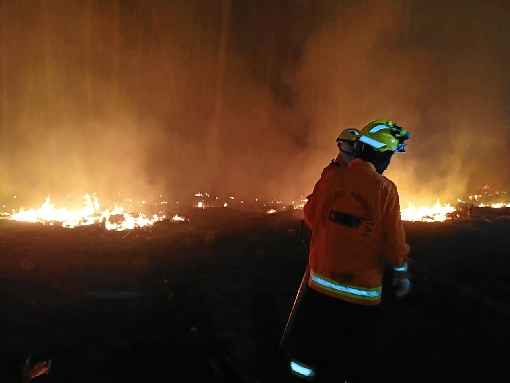 Bombeiros combatem incêndio florestal próximo ao Condomínio Entrelagos, no Itapoã, no início deste mês