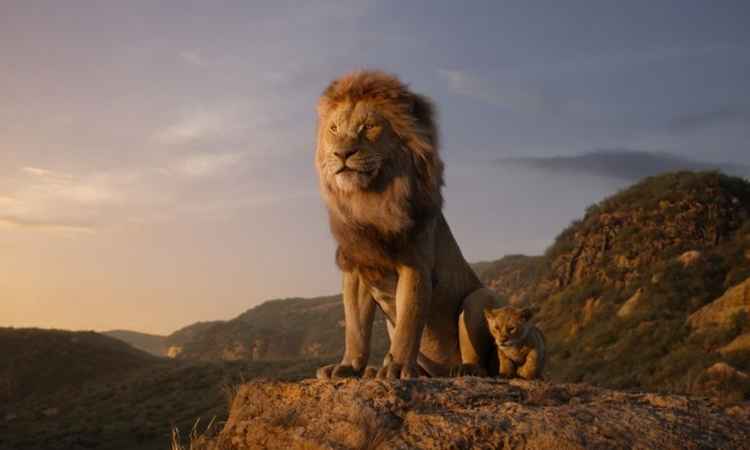 Mufasa, pai de Simba em 'O Rei Leão', tem a voz do ator James Earl Jones na versão americana