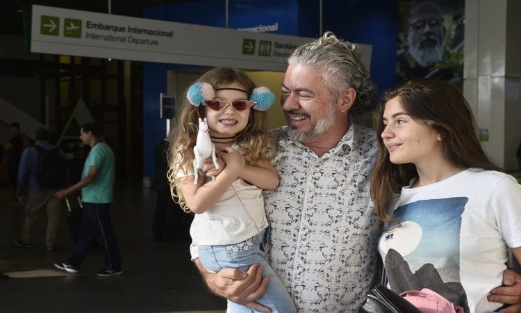 Morador de Goiânia, o designer Orlando Lemos concentra as viagens das filhas, 4 e 16 anos, no Aeroporto de Brasília