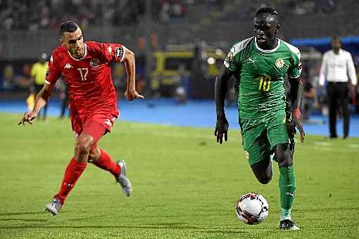 Sadio Mane (D) e Riyad Mahrez (abaixo) são os astros das seleções finalistas