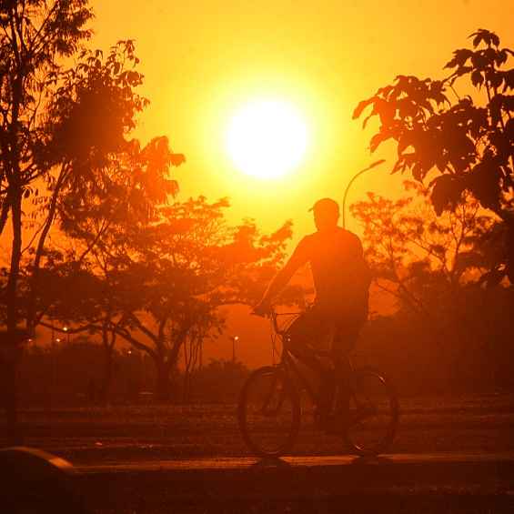 Antes do sol nascer, frio aumentou com o vento forte