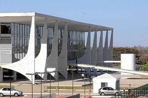 Estratégia do Palácio do Planalto continua focada em convertidos e parlamentares ruralistas e evangélicos, sem ampliar a interlocução com demais líderes partidários