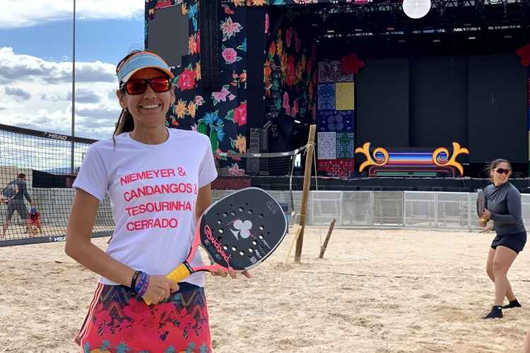 Déa Alencar passou a manhã jogando Beach Tennis. 