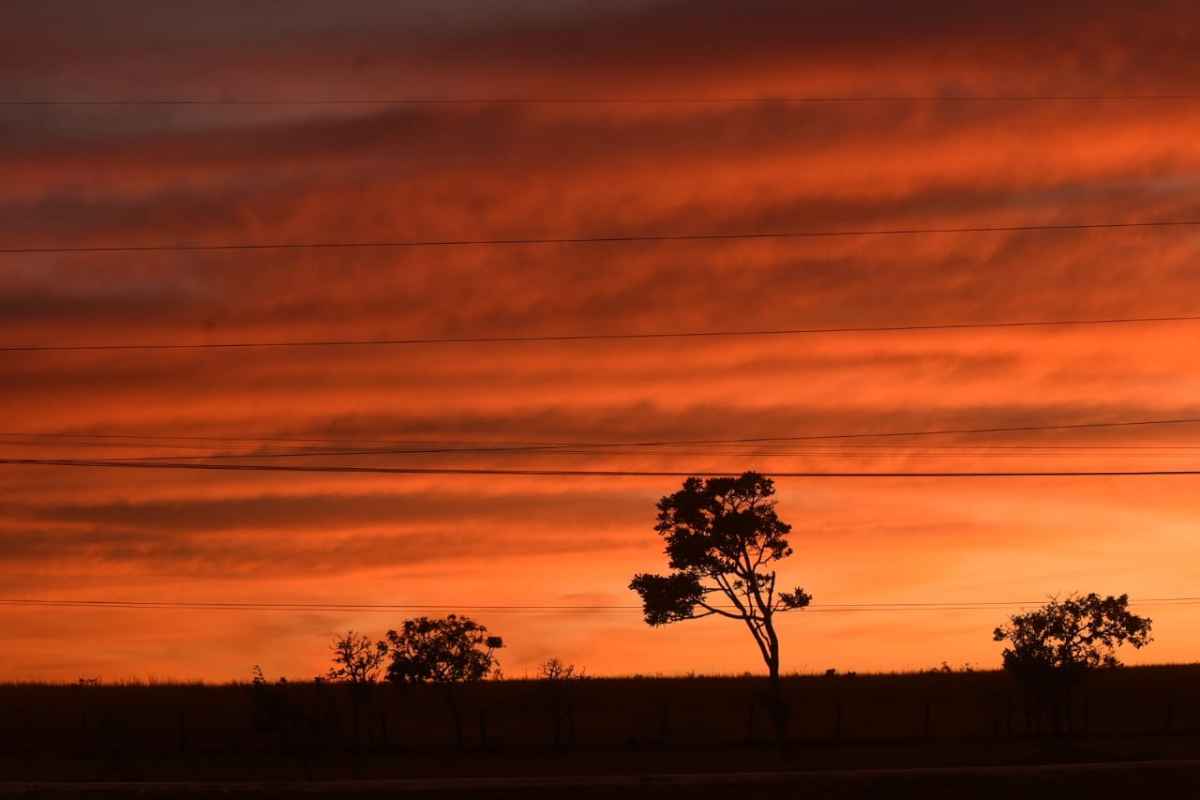 A expectativa é de um céu parcialmente nublado a nublado