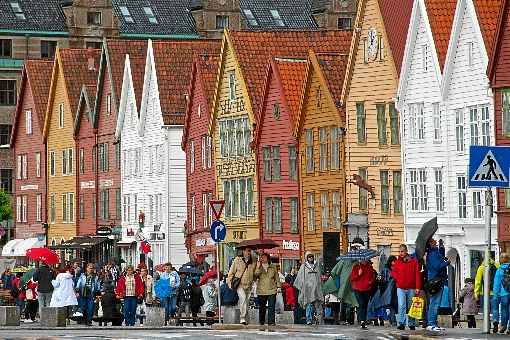 Há muitas regiões que preservam heranças culturais manifestadas pelo conjunto de habitações coloridas, que extasiam os viajantes