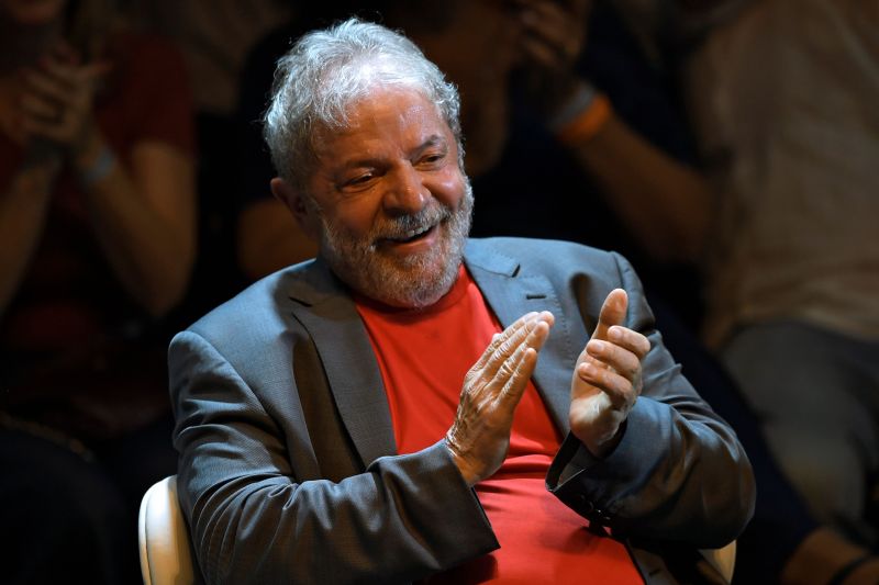 Lula batendo palma