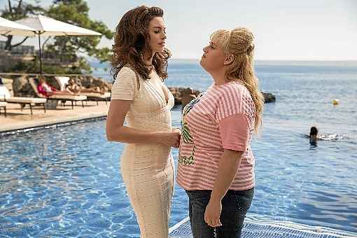 As trapaceiras, com Anne Hathaway e Rebel Wilson: astúcia feminina