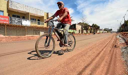 Marrone Silva vai de bicicleta de casa ao trabalho, em Vicente Pires