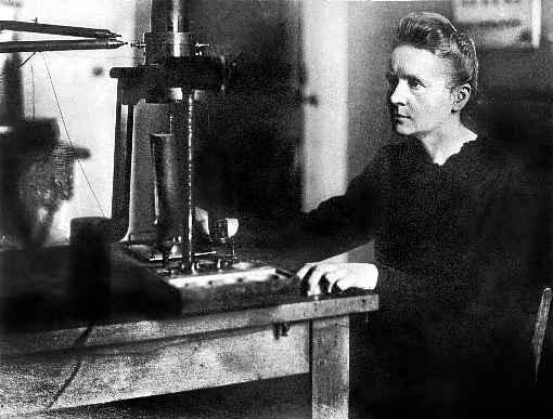 Marie Curie em laboratório na universidade em Paris: sonho de ser cientista