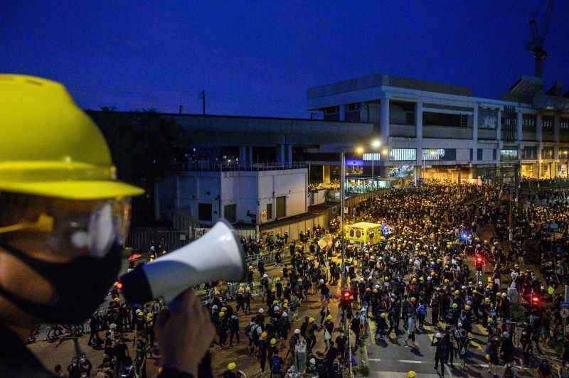 A polícia informou a prisão de 12 pessoas ligadas a atos violentos, nove das quais ligadas a gangues