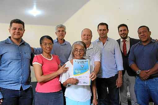 Moradores receberam escritura de imóveis pela Lei da Reurb-S