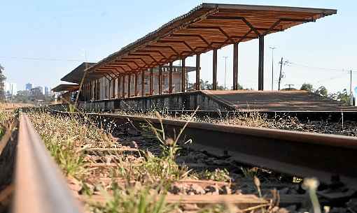 Série de reportagens mostra como o transporte ferroviário pode beneficiar Brasília e região, os entraves para tirar projetos do papel, após duas décadas de promessas, e o abandono da linha por onde passavam as composições com passageiros