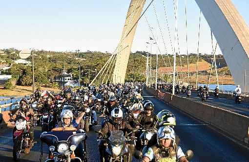 O tradicional passeio motociclístico passou por pontos turísticos, como a Ponte JK, a Esplanada e a Praça dos Três Poderes