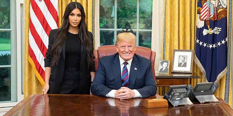 Kim Karsashian ao lado de Donald Trump