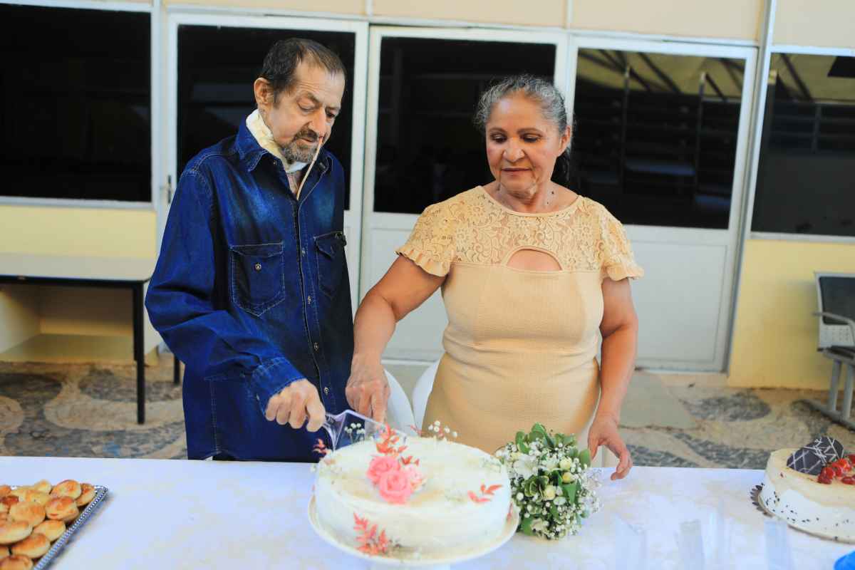 Jair Rodrigues dos Santos e Euma Edite Barbosa oficializaram a união no hospital nessa segunda-feira