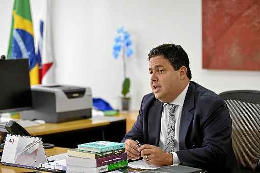 Felipe Santa Cruz diz que caso pode envolver o cometimento de uma lista de crimes