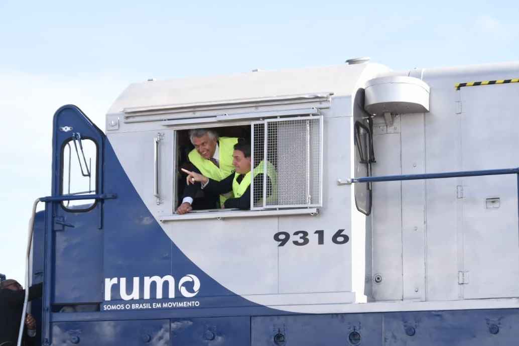 Bolsonaro visita o trem da Rumo Logística no Porto Seco Centro-Oeste