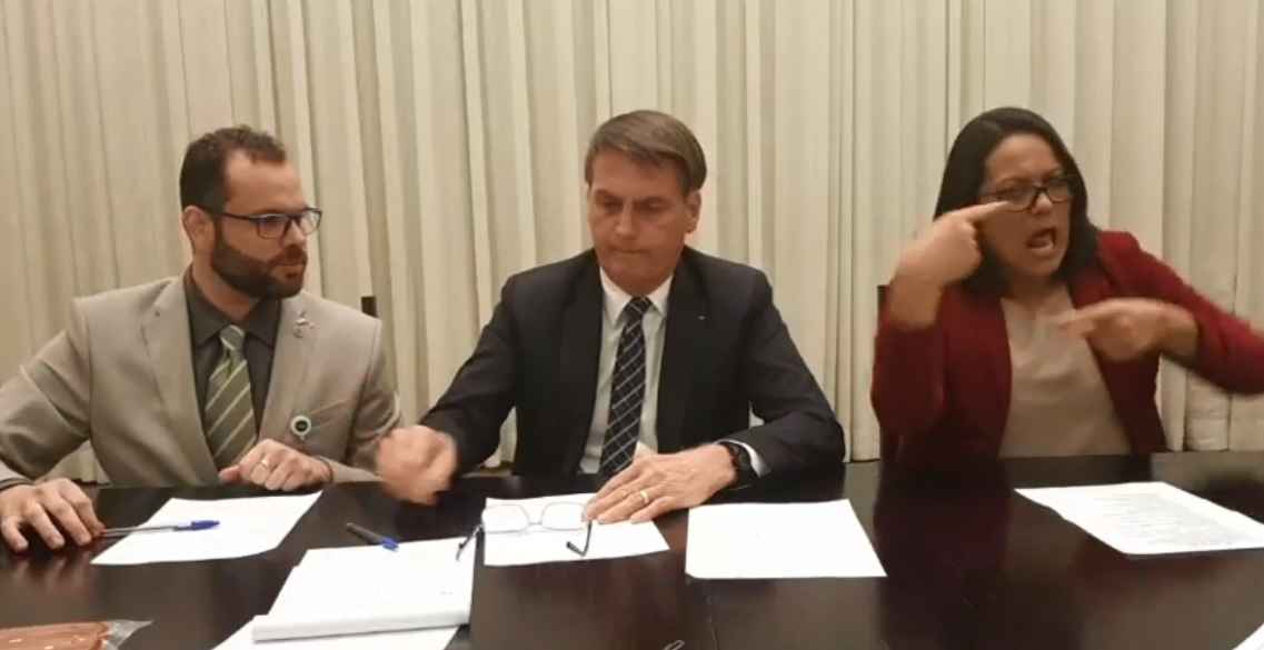 Bolsonaro em live no Facebook