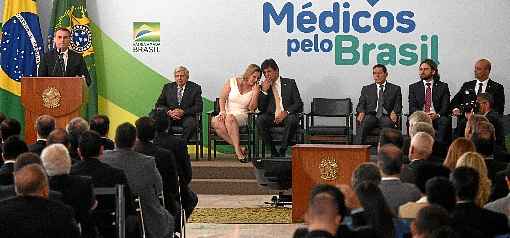 Programa lançado ontem é uma reformulação do Mais Médicos, da administração petista, mas permanência de cubanos não está garantida