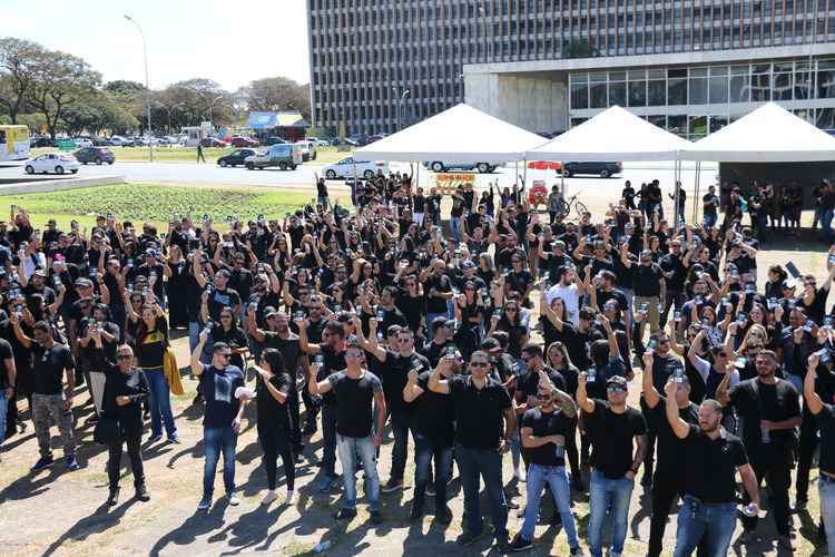 Servidores se concentraram na Praça do Buriti em protesto na quarta-feira