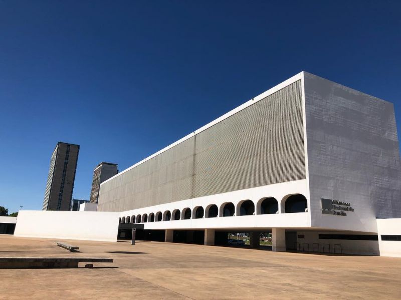 Biblioteca também está a procura de professores voluntários para aulas de reforço para estudantes