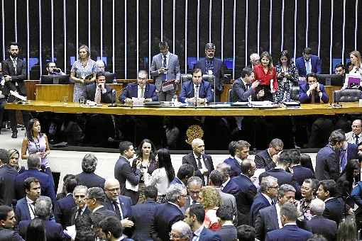 Presidente da Câmara, Rodrigo Maia já marcou oito sessões no plenário nesta semana só para tratar da PEC da Previdência