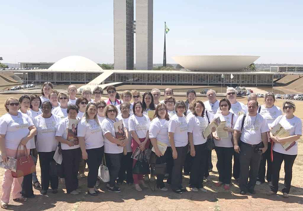 Movimentos de combate à doença alertam políticos em Brasília