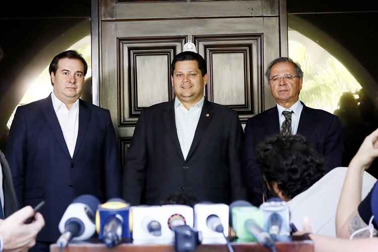 Entrevista na Residência Oficial do Senado Federal após reunião entre Rodrigo Maia (DEM-RJ), Davi Alcolumbre (DEM-PR), e Paulo Guedes, esta segunda-feira (5/8)