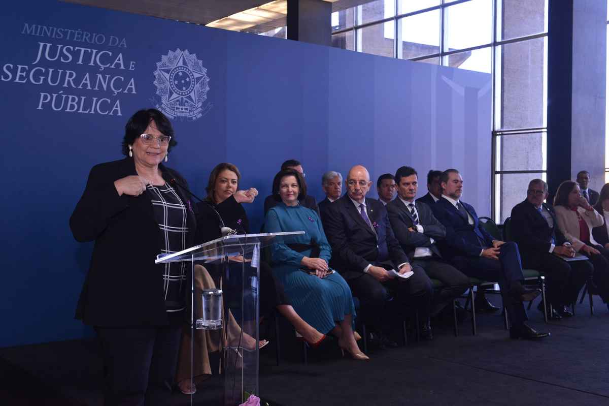 A ministra Damares Alves em um evento no Ministério da Justiça