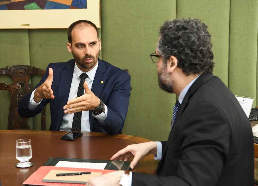 Ministro das Relações Exteriores, Ernesto Araújo, recebe o deputado Federal Eduardo Bolsonaro