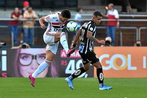 O tricolor paulista mudou de postura no segundo tempo e dominou o rival no Morumbi