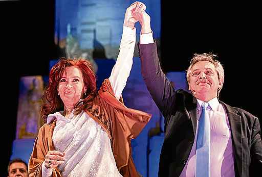 A ex-presidente Cristina Fernández de Kirchner e o companheiro de chapa Alberto Fernández: terremoto político e econômico após as primárias