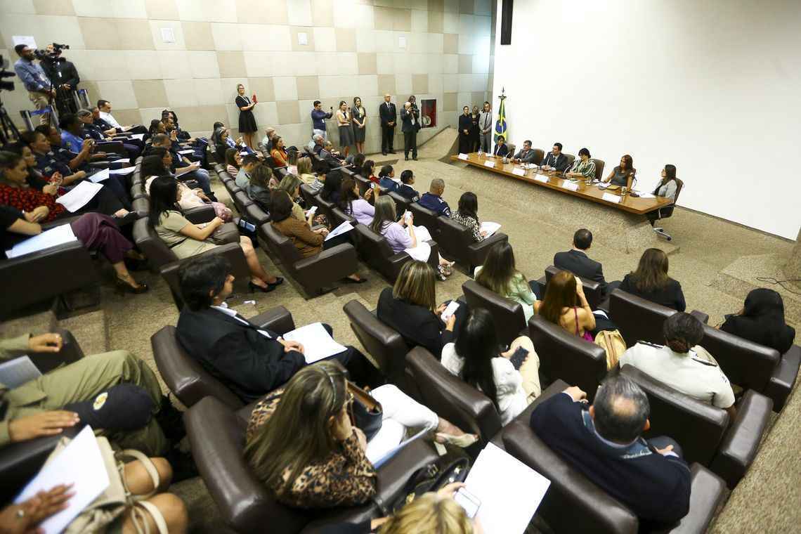 A ideia, segundo ministros presentes no evento, é a de que o debate de propostas resulte, posteriormente, na elaboração de políticas públicas visando a diminuição da violência praticada contra mulheres