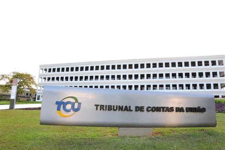 Ministro da Corte exige que Fisco informe nome de autoridades que estariam sob fiscalização tributária e de auditores que acessaram dados