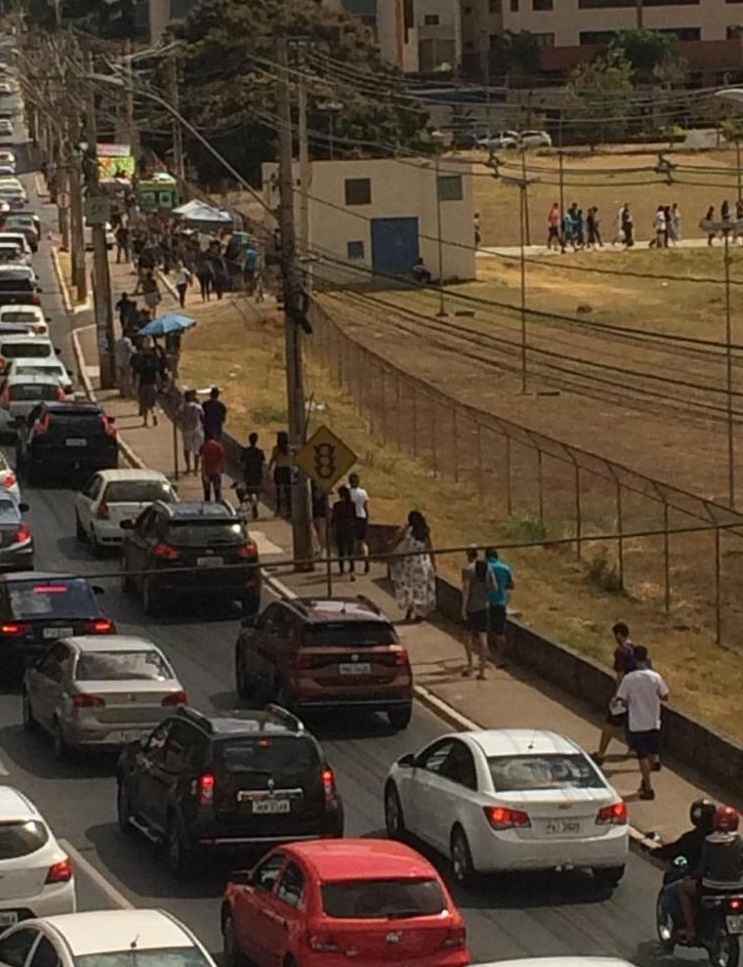 Movimentação próximo a Faculdade Uniplan, em Águas Claras