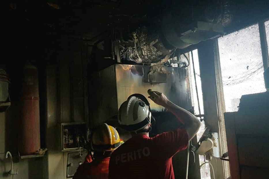 Incêndio atingiu fritadeira, coifa e um quadro de energia elétrica