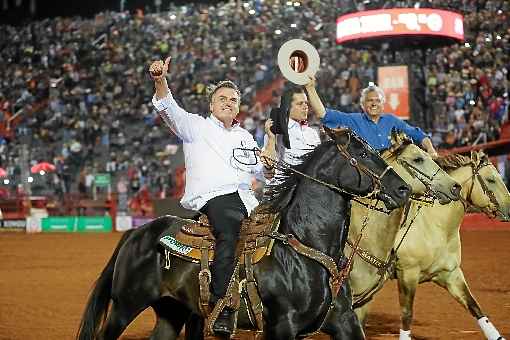 Bolsonaro cavalgou durante a abertura da 64ª Festa do Peão de Boiadeiro de Barretos (SP): homenagem dos promotores do evento