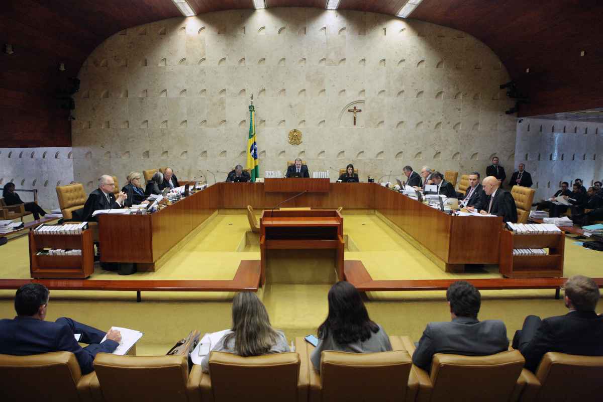 Maioria do STF vota pela proibição de redução de salário de servidores