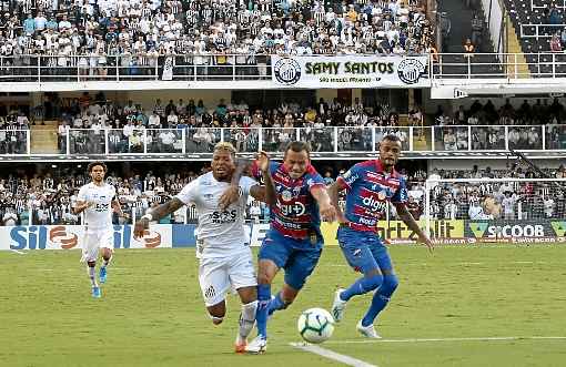 O Peixe chegou a abrir 3 x 0, mas sofreu o empate aos 49 da etapa final