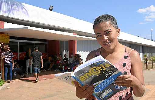 A cabeleireira Clara retomou os estudos depois de 10 anos e fez as provas