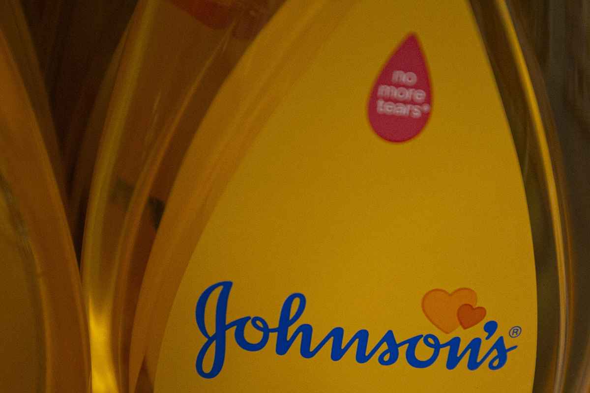 Johnson & Johnson é condenada a pagar US$ 572 milhões por opioides nos EUA