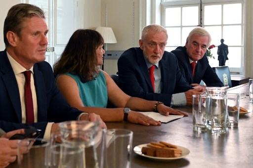 Líderes dos partidos de oposição da Grã-Bretanha se reúnem para discutir opções para o Brexit.