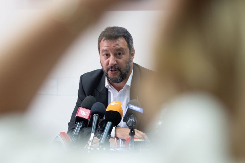 Ministro do Interior da Itália, Matteo Salvini, nega permissão para o desembarque de migrantes