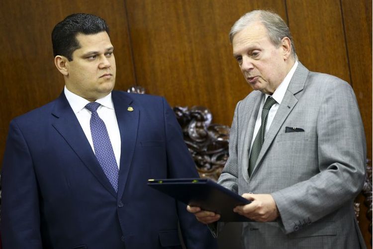 Relator da reforma da Previdência no Senado, Jereissati entrega parecer a Alcolumbre, presidente da Casa