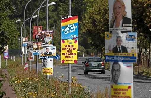 Cartazes de campanha em Brandenburgo: eleição difícil para Merkel